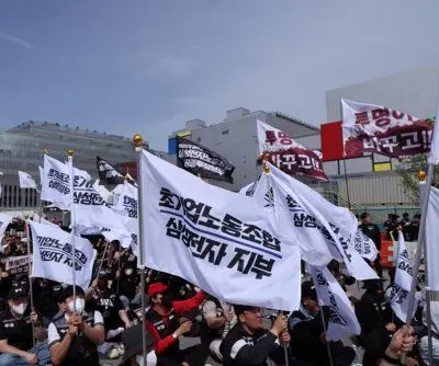 Small business owners urge Samsung union to cancel strike