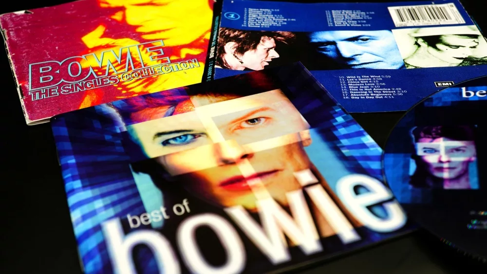 Artwork of two best of by DAVID BOWIE. With approximately 150 million albums sold