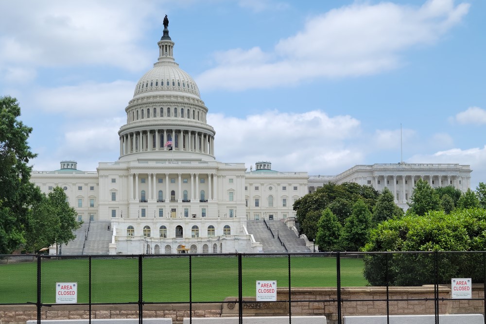 capitol-with-fence