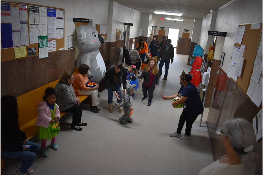 Toddlers trickortreat through downtown Floydada Floyd County Record