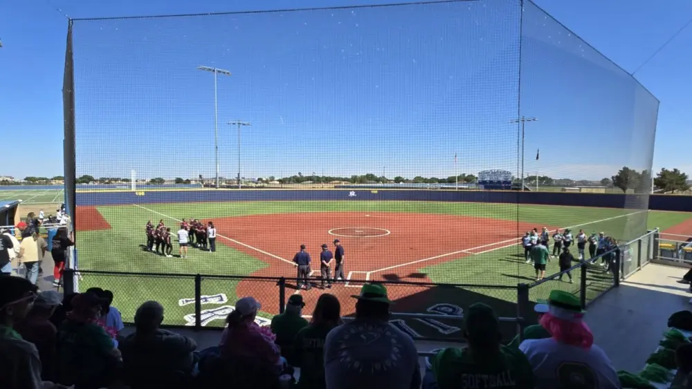 lady-winds-softball-semi-final