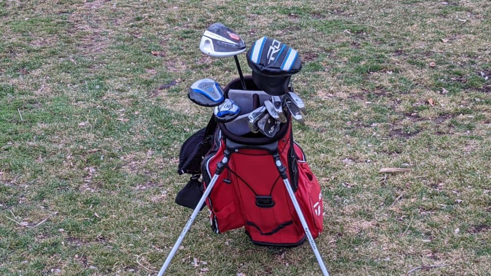 golf-bag-red-in-color-but-shot-from-the-front-of-the-bag-so-facing-the-clubs
