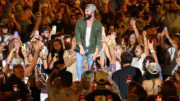 m_dylanscottcmafest2025abc434003