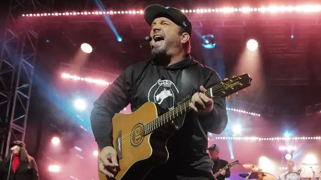 m_garthbrooksjimmykimmel2024abc227327