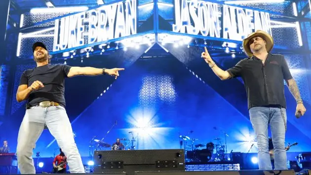 getty_lukebryanjasonaldean_042726189300