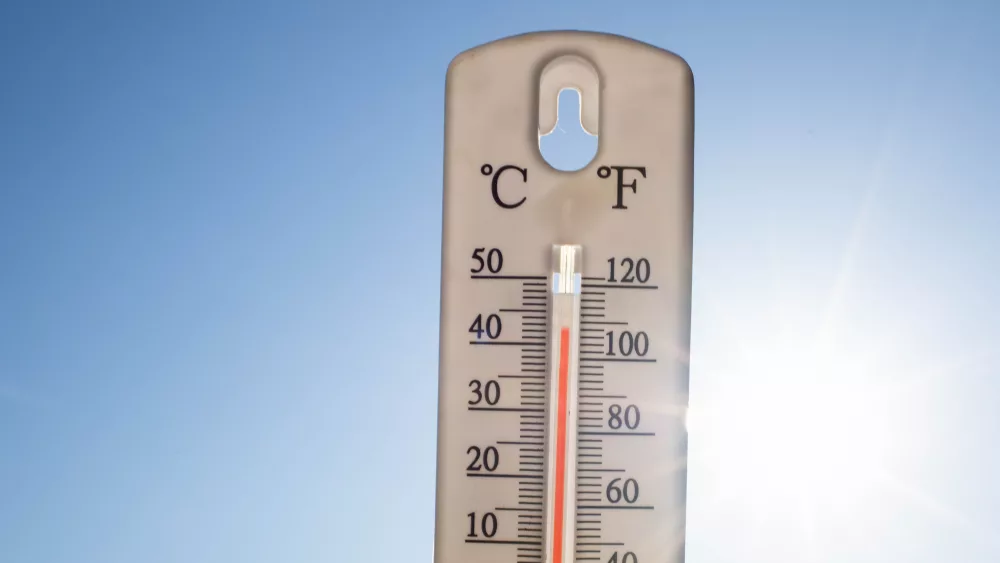 thermometer-over-38-degrees-heat-wave