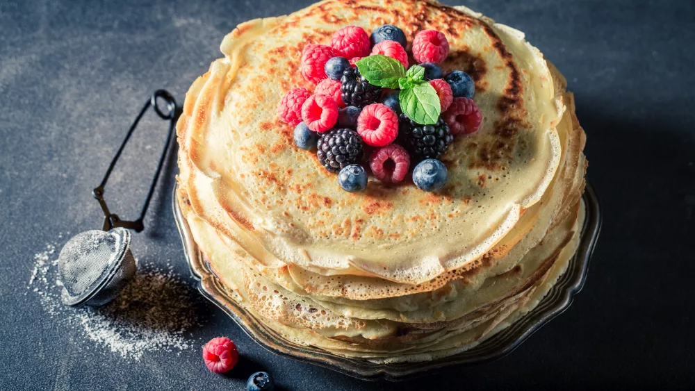 fresh-pancakes-with-blueberries-and-raspberries-pancakes-for-br