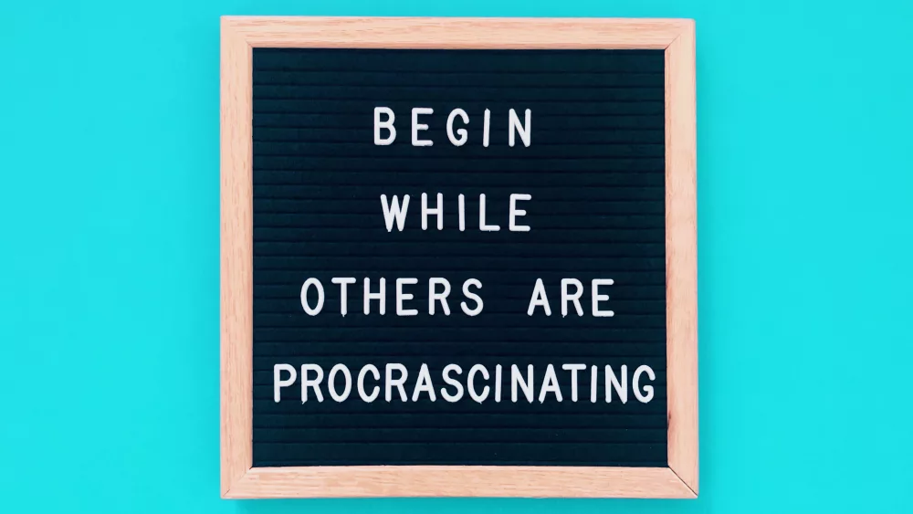 begin-while-others-are-procrastinating-quote-quo-2023-11-27-05-01-50-utc