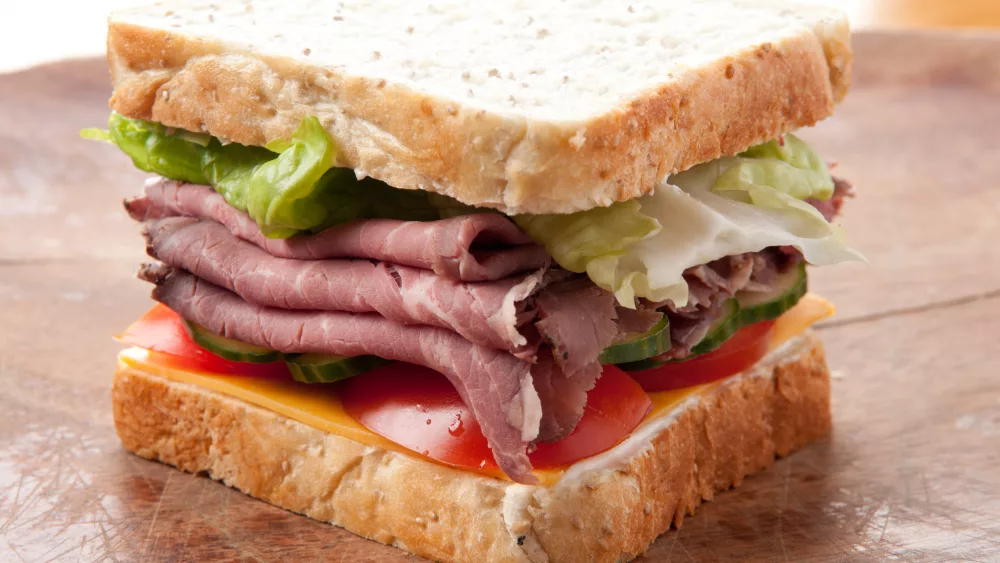 roast-beef-sandwich-and-tomato