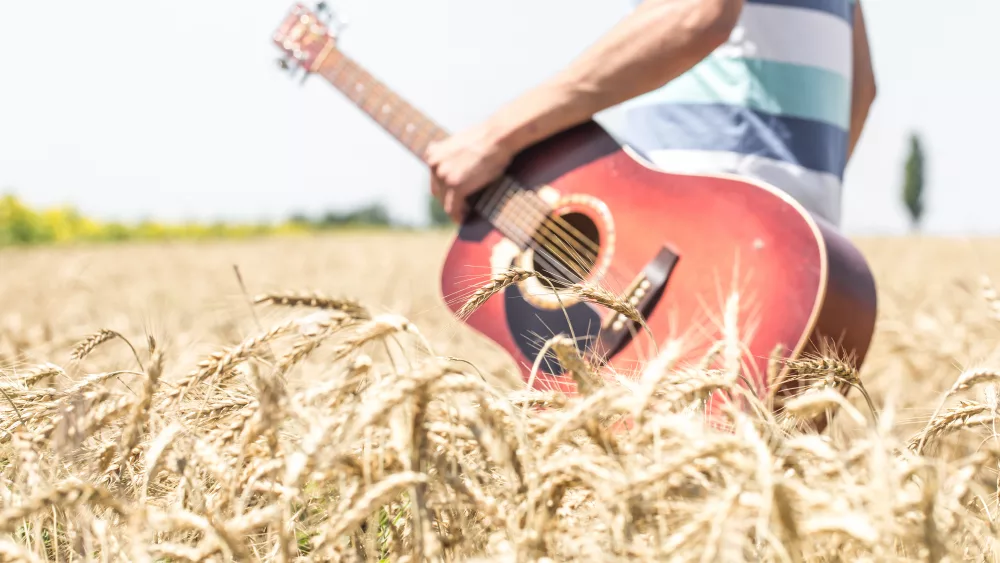 guitar-on-the-nature