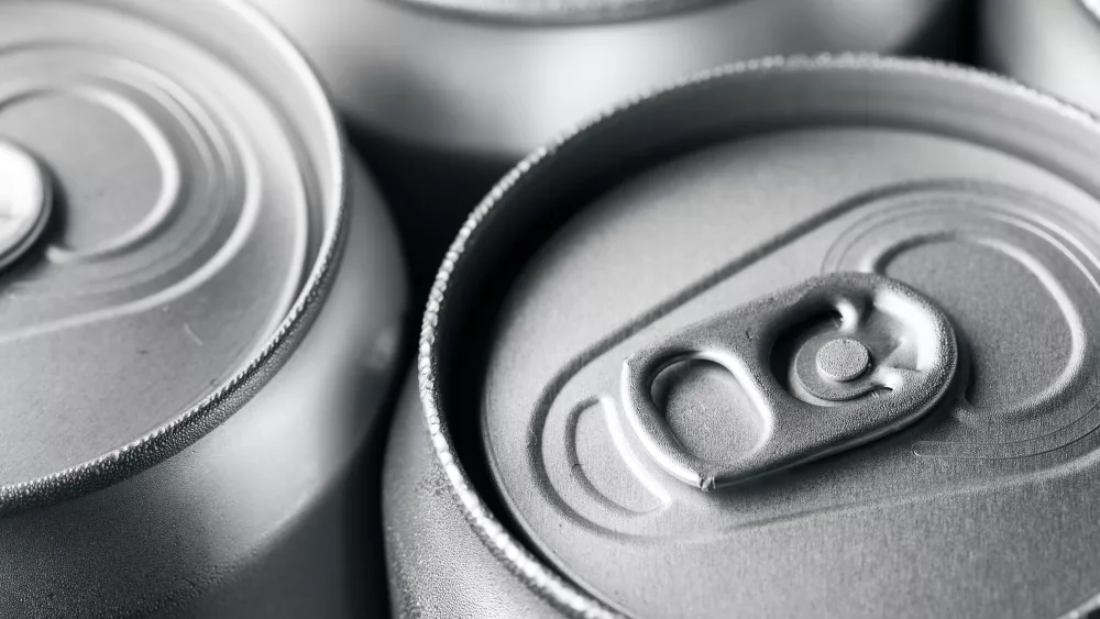 refreshing-cans-of-soda