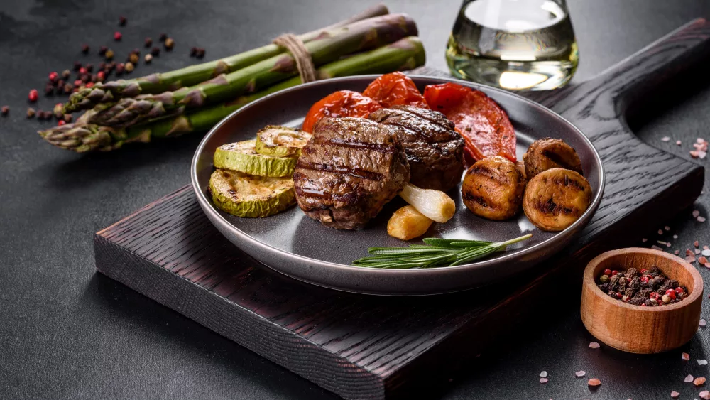 tasty-baked-beef-medallion-with-vegetables-mushrooms-and-spices