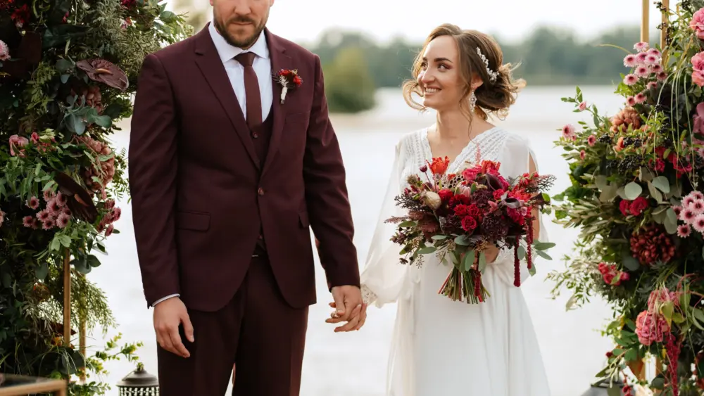 wedding-ceremony-of-the-newlyweds-on-the-pier