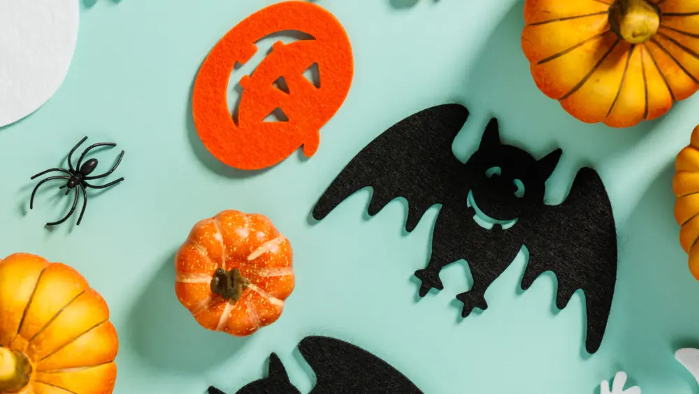 pumpkins-with-halloween-decorations-overhead-view-flat-lay