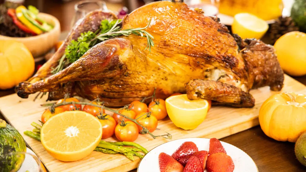 roasted-chicken-or-turkey-with-sauce-and-grilled-autumn-vegetab