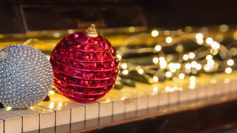 christmas-piano-music-and-xmas-lights-bokeh-background