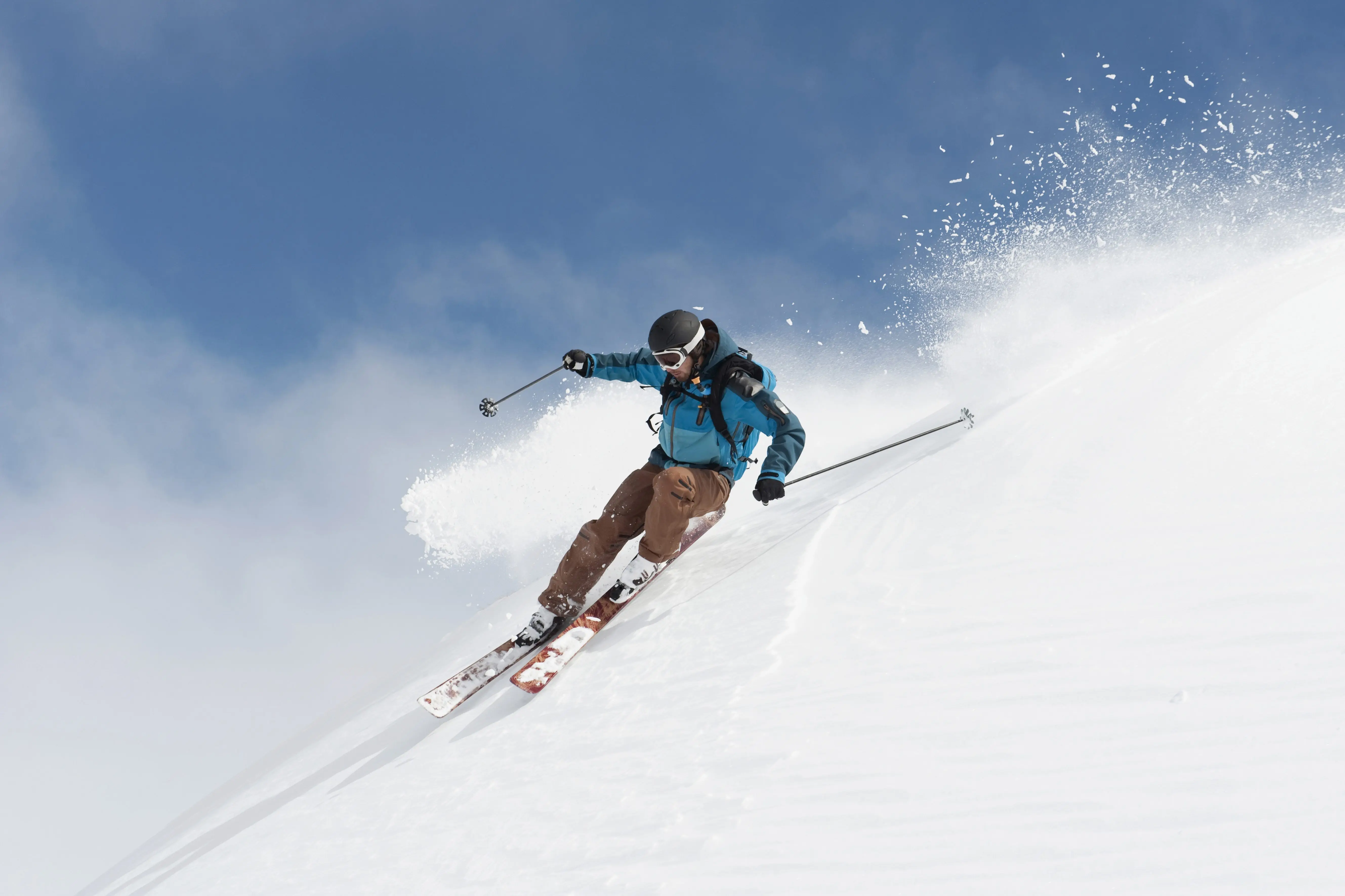 austria-arlberg-man-skiing-downhill