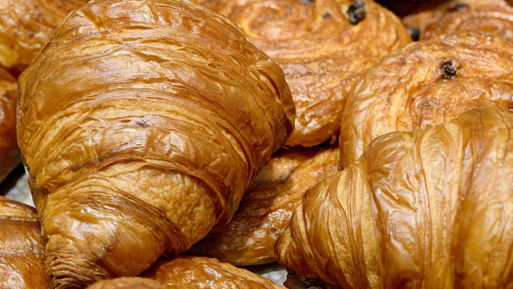 various-types-of-traditional-pastries-made-from-puff-pastry-croissants-and-buns-with-raisins