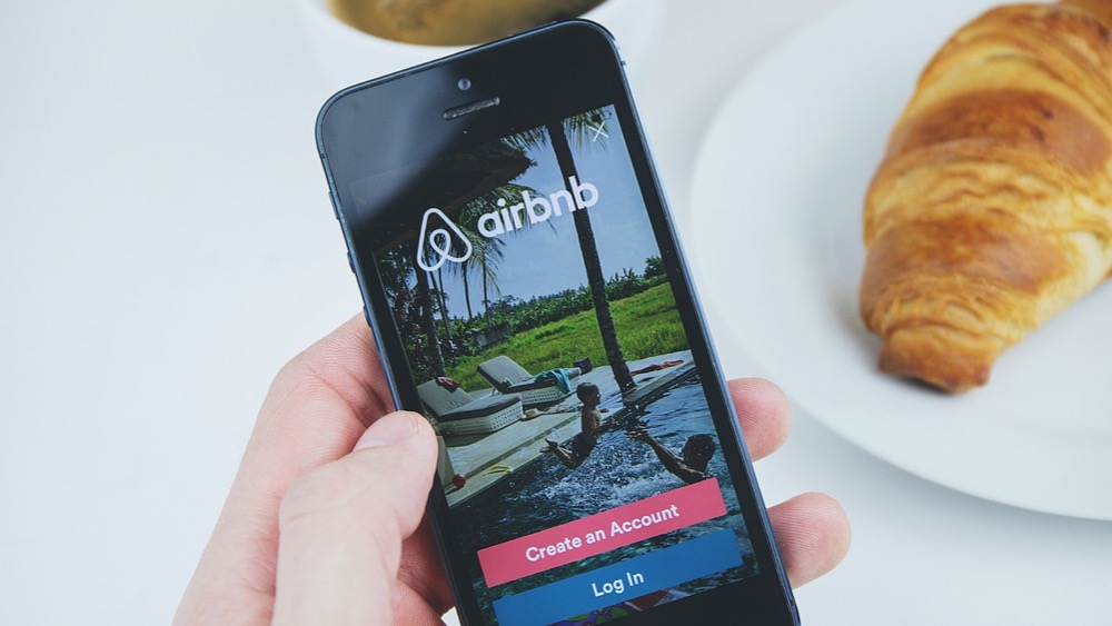 airbnb-2941142_1920_ccexpress