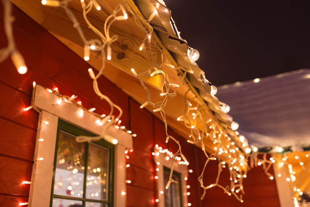 Illinois among most expensive states to run Christmas lights 92.7 WMAY