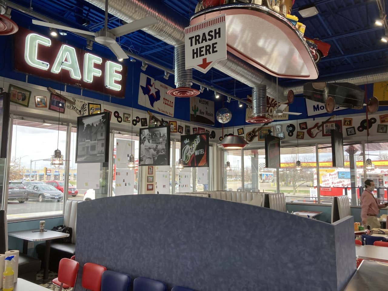 Come See Springfield's New Portillo's! [PHOTOS] 98.7 WNNS