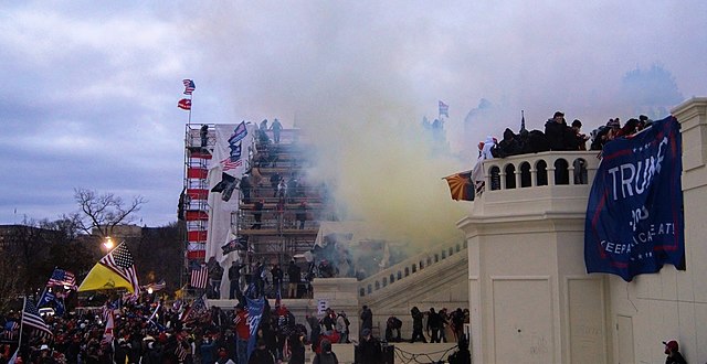 640px-tear_gas_outside_united_states_capitol_20210106-jpg-2