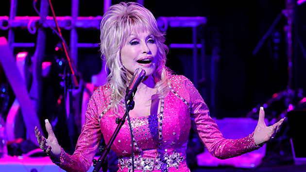 getty_dollyparton_120221