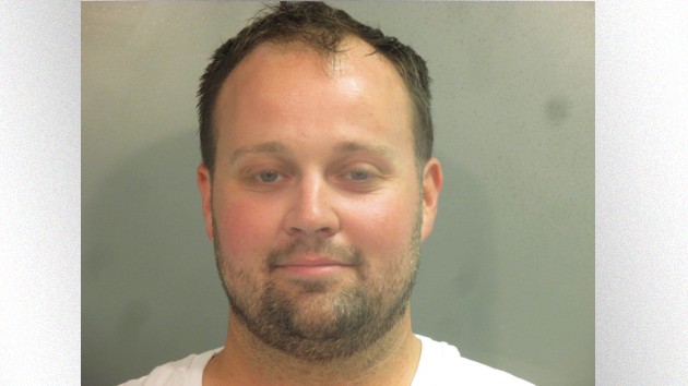 getty_joshduggar_121021