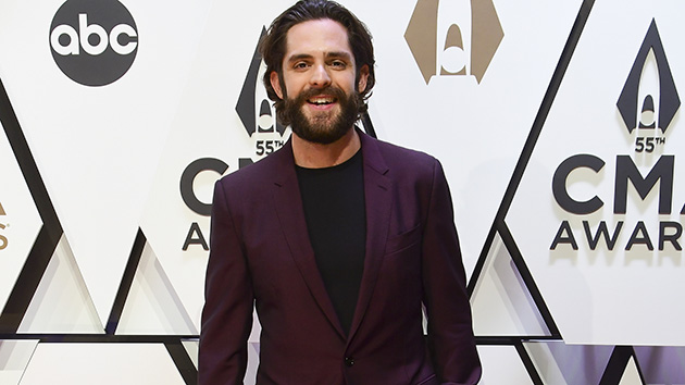 m_thomasrhettcmaawards_11292021-3