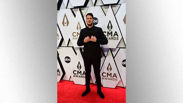 m_russelldickersoncmaawards_01172022