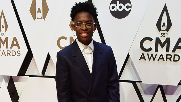 m_brelandcmaawards_01252022