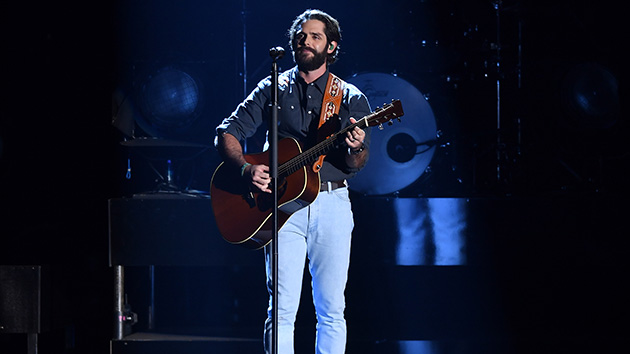 m_thomasrhettcmaawards_01252022