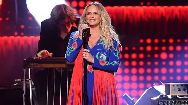 m_mirandalambertcmaawards_01252022