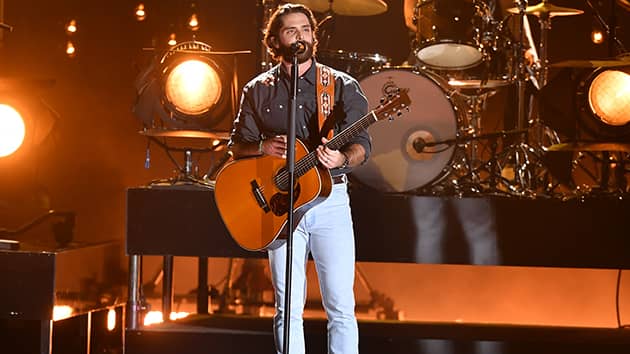 m_thomasrhettcmaawards_03292022