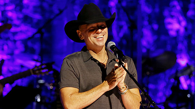 getty_kennychesney_040622