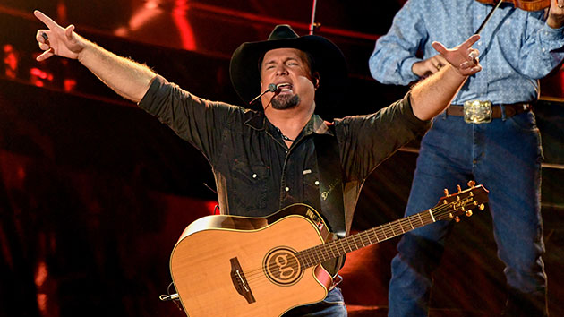 getty_garthbrooks_041822