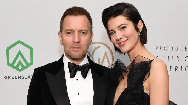 getty_ewan_mcgregor_and_mary_elizabeth_winstead_04262022