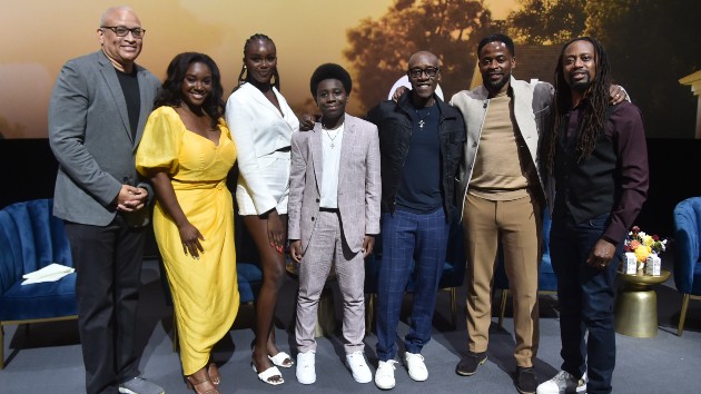 getty_thewonderyearscast_051722