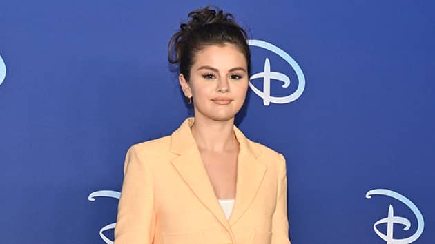 m_selena_gomez_080222_0