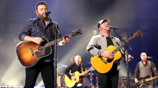 getty_chris_young_mitchell_tenpenny_08232022