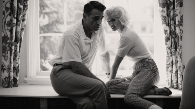 e_blonde_de_armas_cannavale_07282022-2