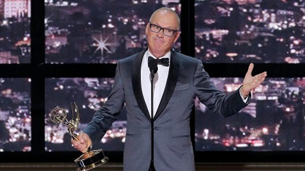 e_michael_keaton_emmys_09132022_0
