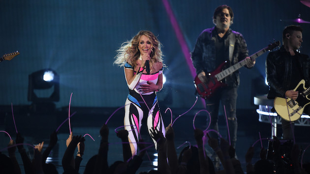 m_carrieunderwood28229