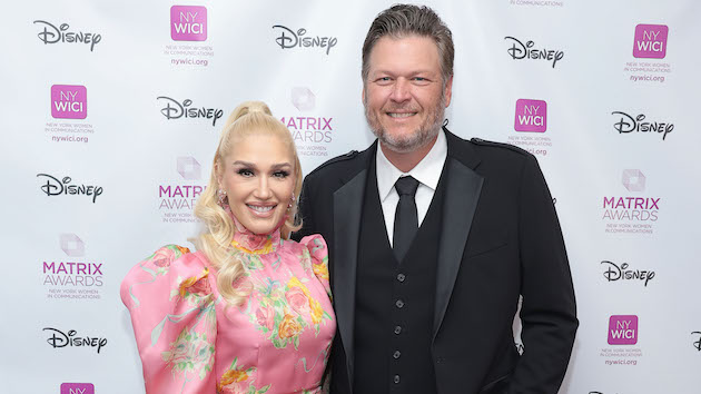 getty_gwen_stefani_blake_shelton_122022