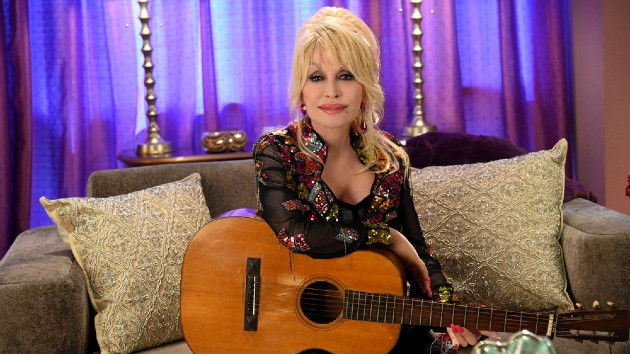 m_dollypartonwithguitar_013023_0134900
