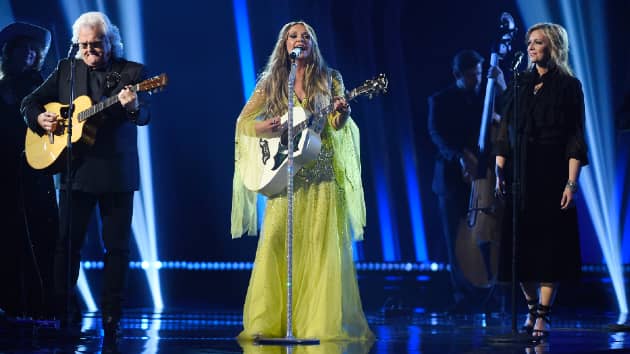 m_carlypearceskaggssonyaisaacs474598