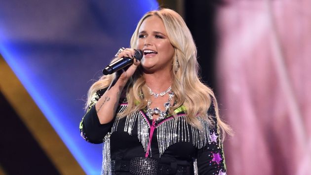 m_mirandalambertcmaawards20221193332