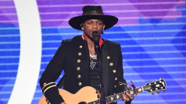 m_jimmieallenamericanmusicawards2022abc796828