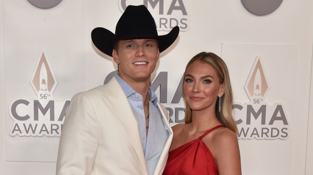 m_parkermccollumhallieraylightcmaawards2022abc631059