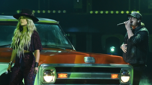 m_hardylaineywilsonwaitinthetruck2022cmaawardsabc451081